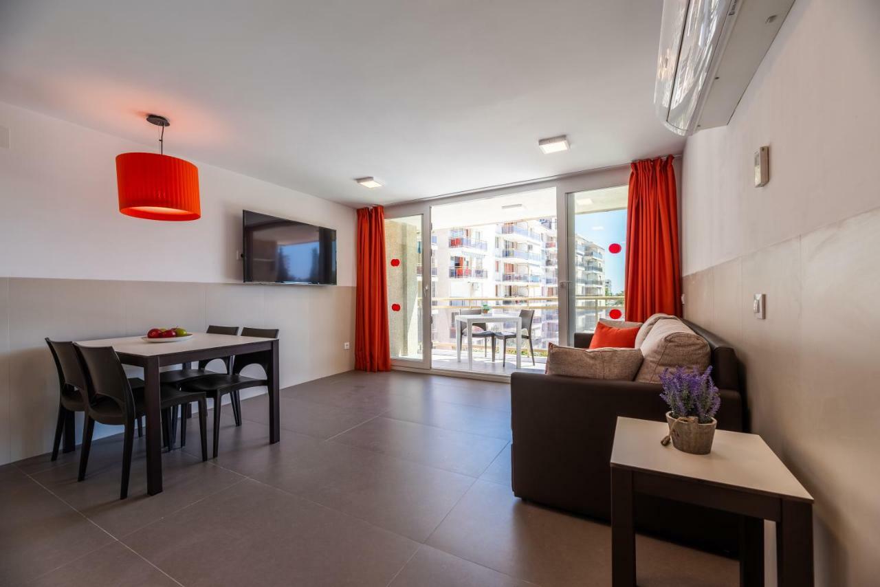 Rentalmar Navarra Family Suites Salou Pokoj fotografie